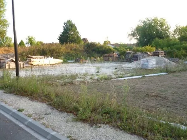 Terrain 746 m²