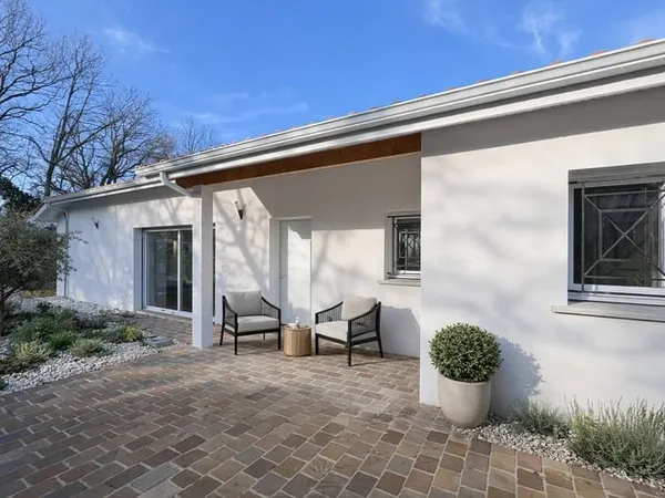 Maison 4 pièces 140 m² - parcelle de 1112 m² - MONTUSSAN (33450)