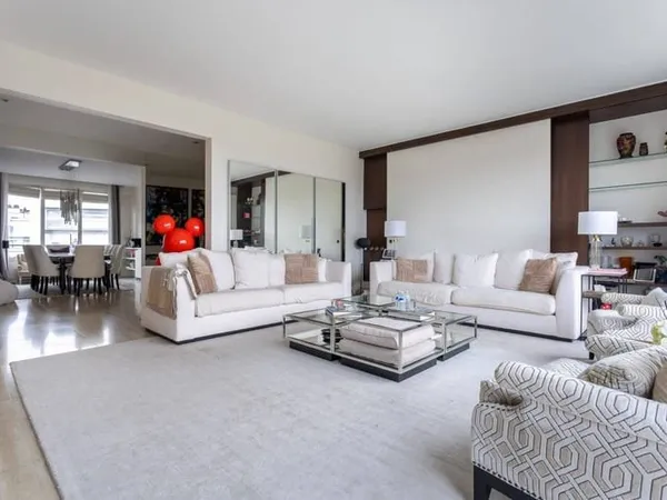 Appartement 6 pièces 155 m²