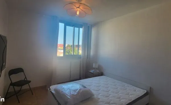 Chambre meublée