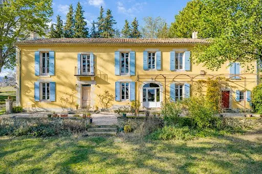 Propriété 3 pièces 341 m²