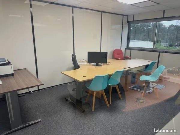 Bureau Mérignac tres bien situé très agréable pour 2/3 personnes