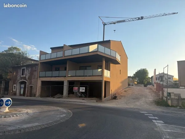 Local commercial en plein rond-point 180m2