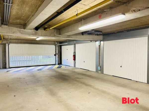 A vendre en exclusivité chez blot, un garage loué à l'année quartier gambetta à Saint Malo