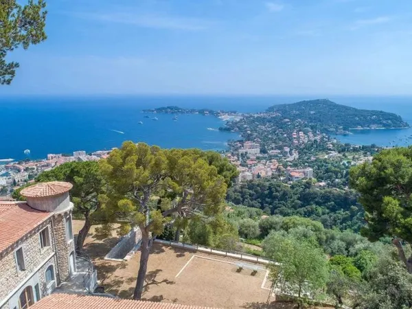 Villa 6 pièces 700 m²