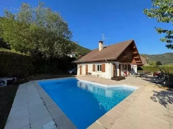 Villa quatre chambres, piscine et vue magnifique