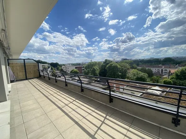 METZ-QUEULEU APPARTEMENT 5 PIÈCES MEUBLÉ