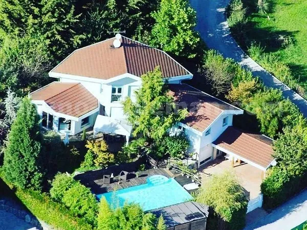 Maison 7 pièces 184 m²