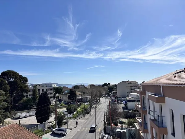 La Ciotat - Magnifique T4 dernier étage avec grande terrasse aperçu mer - 800m plage Capucins
