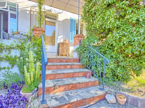 Toulon Bas Faron Rez de jardin avec 250m2 de jardin et terra
