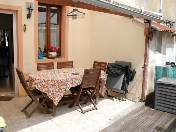 FECAMP : MAISON EN BON ETAT GRANDE SURFACE HABITABLE AVEC COUR EXPOSE PLEIN SUD