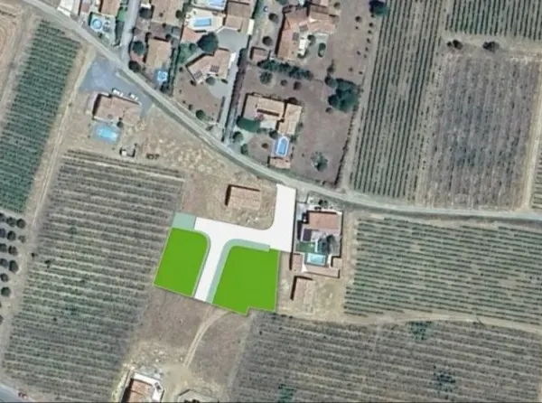 Terrain 840 m²