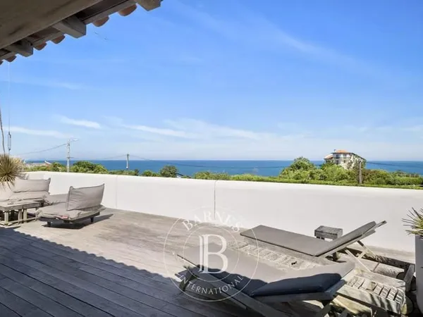 BIDART, SUPERBE MAISON CONTEMPORAINE FACE A LA MER