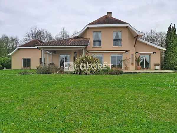 Maison 11 pièces 318 m²