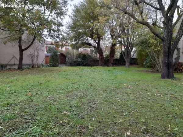 Terrain 290 m²
