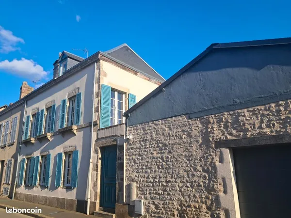 Maison de ville atypique à MONTSORT