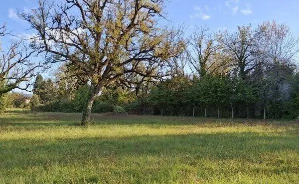 Terrain constructible 3076 m²