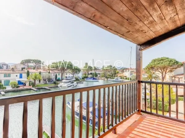 Appartement 2 pièces rénové avec mezzanine et amarrage 12,45m