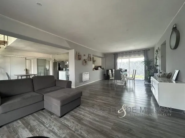 Maison 8 pièce(s) 265 m2
