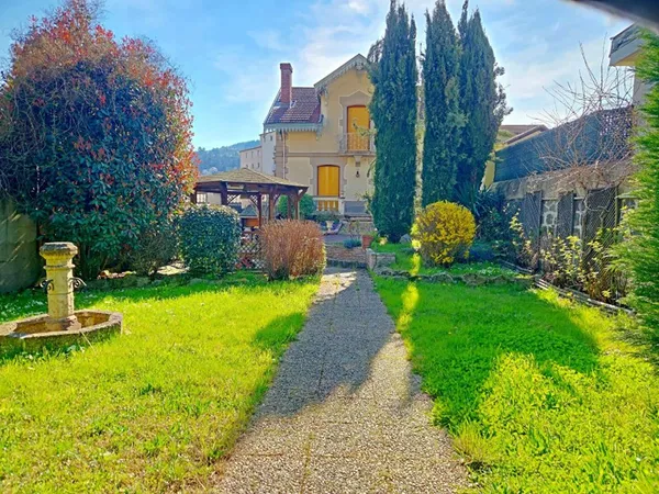 Maison 4 pièces 192 m²