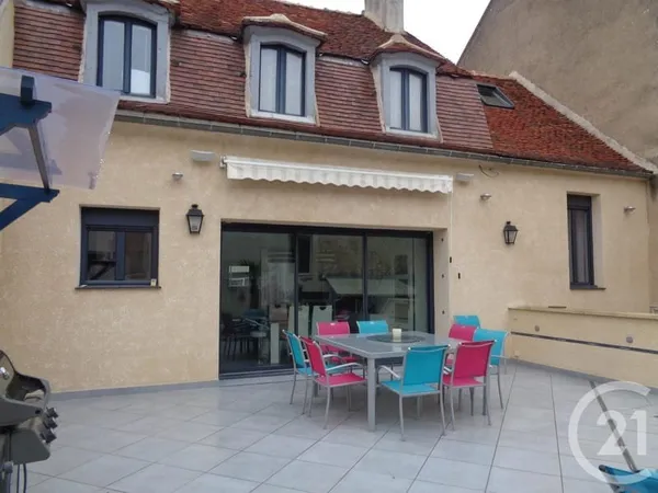 Bâtiment 247 m²