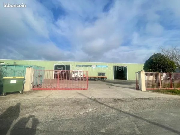 Local d'activité 2 300 m²