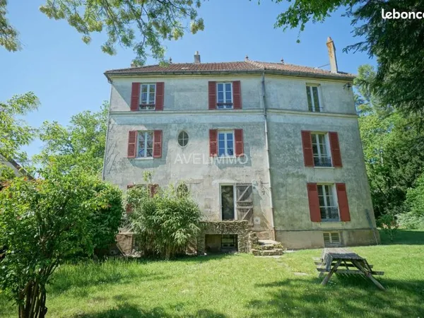 Maison 8 pièces 202 m²
