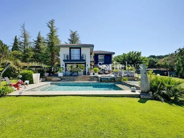 Maison 6 pièces 300 m²