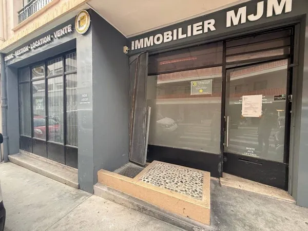 Local commercial 322 m²