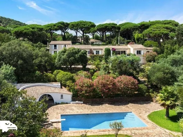 Maison 15 pièces 354 m²