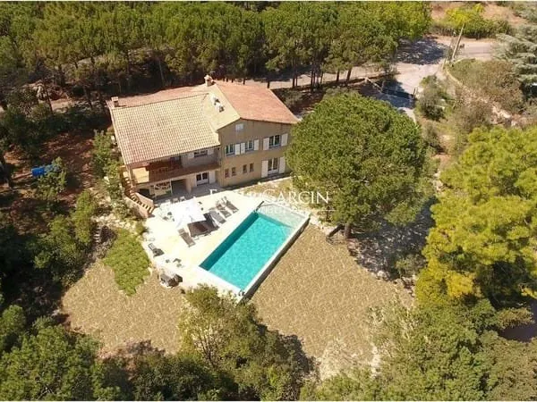 Maison 10 pièces 260 m²