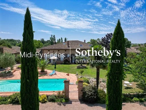 Maison 14 pièces 498 m²