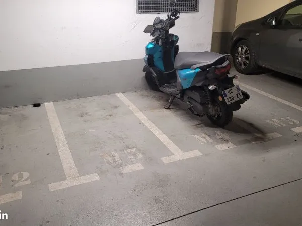 Parking 2 roues Montreuil/ Robespierre
