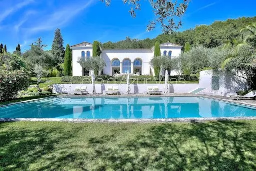 Villa 10 pièces 400 m²