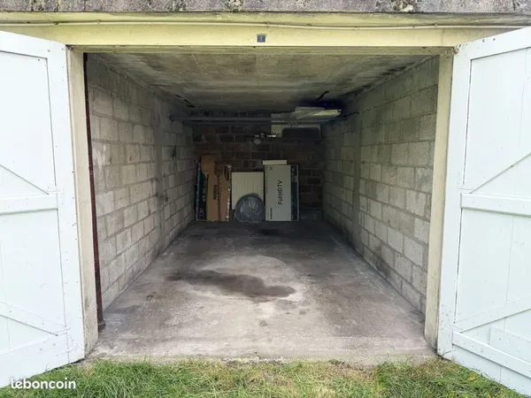 Garage fermé de 13,5 m2 - quartier calme et recherché