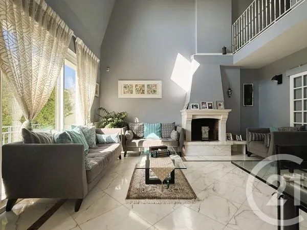 Maison 7 pièces 166 m²