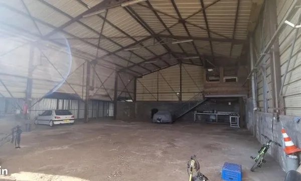 Local industriel 350 m²