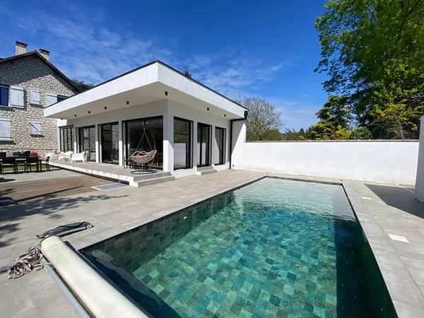 Elégante Meulière de Charme avec Extension Contemporaine, Piscine - 8 pièce(s) 290 m2