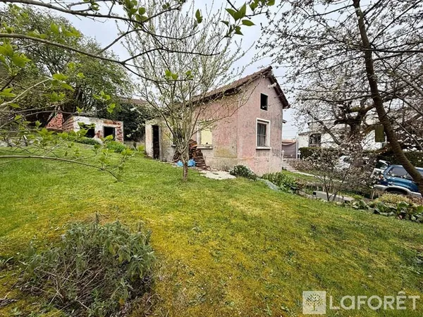 CONSTRUCTION DE 22M2 SUR 393 M2 DE TERRAIN À MARLY-LA-VILLE