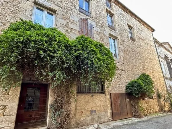 Maison 7 pièces 330 m²