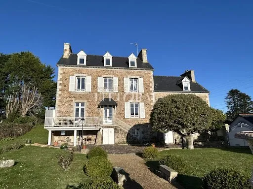 Maison 10 pièces 280 m²