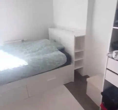 Chambre meublée