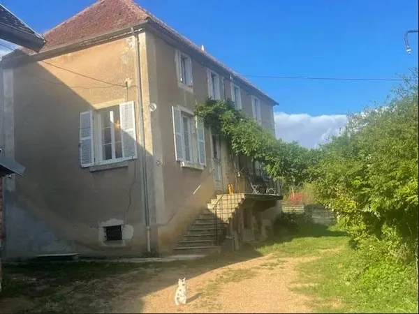 PROPRIETE EQUESTRE COMPRENANT MAISON DE MAITRE ET INSTALLATION,