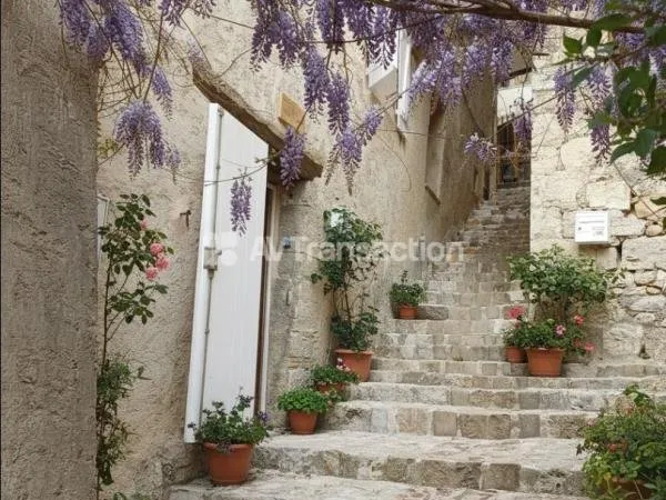 CALLAS : Maison de village rénovée 3 pièces