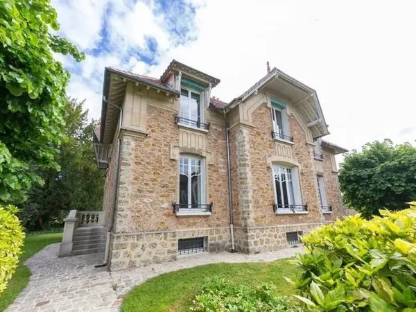 Maison 9 pièces 266 m²