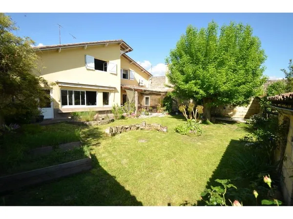 Bien immobilier de rendement Vente Saint-Médard-de-Guizières 8p 321m² 299900€