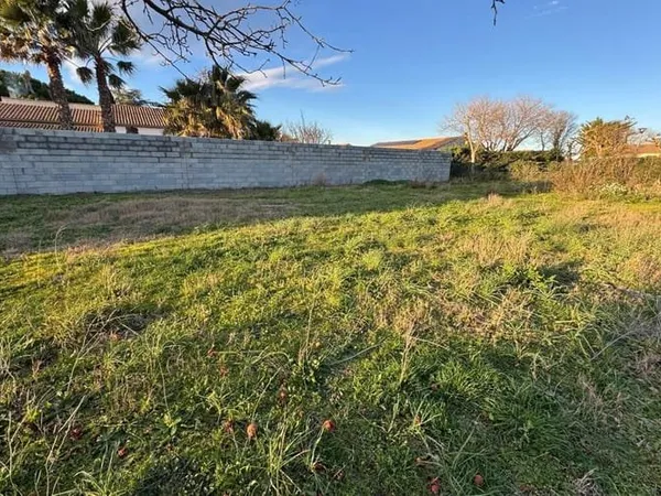 Terrain 702 m²