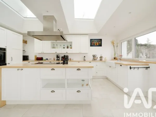Maison 8 pièces 253 m²