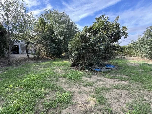 À acheter à Coursan (11) : Hangar agricole et terrain constructible
