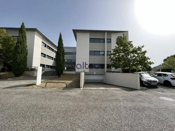Bureaux 548 m²